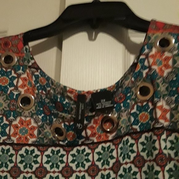 Top - Picture 3 of 4